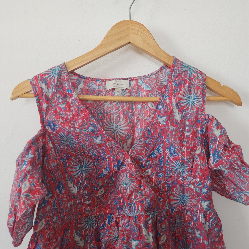Lucky Brand XS Red Blue Cold Shoulder V Neck Top - Picture 2 of 5